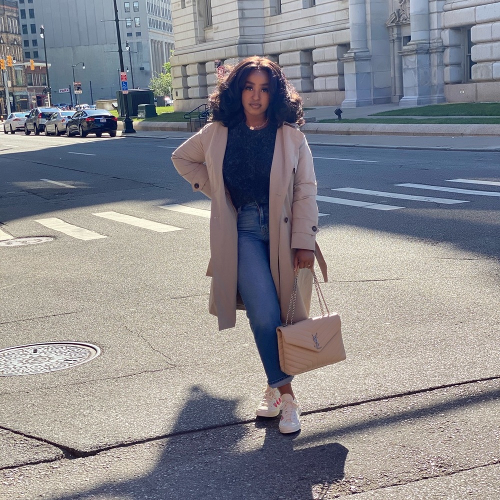 Meet your Posher, Nia